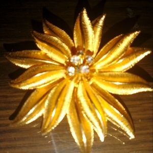 Vintage Carr Brooch  gold